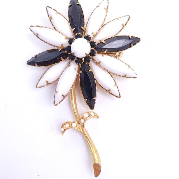 unknown Jewelry - Vintage Brooch Acrylic Flower Stem, Gold Tone White, Riveted, 3.25" Long